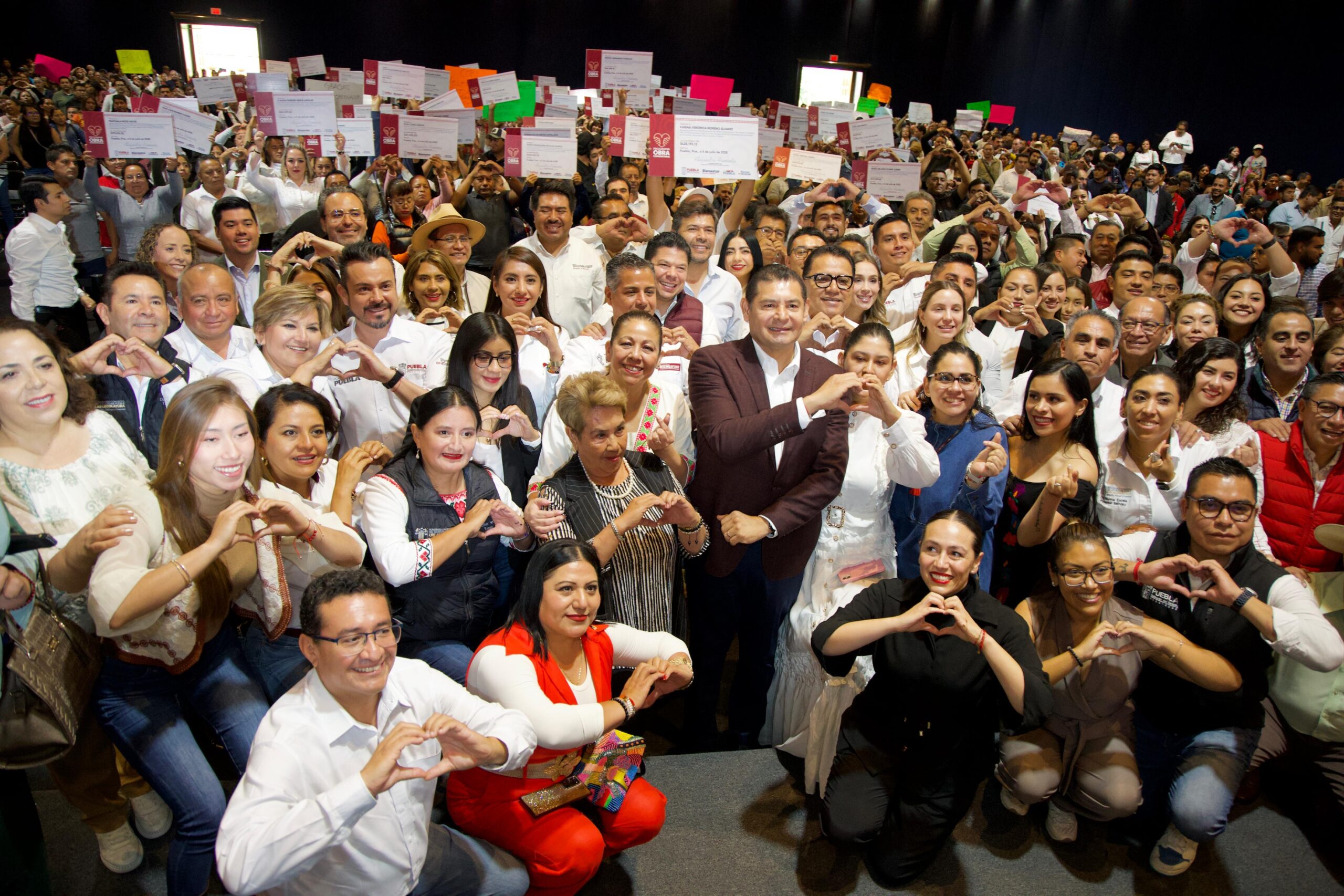 Participan diputados y diputadas de la LXII Legislatura en la Entrega de Apoyos del Programa Obra Comunitaria