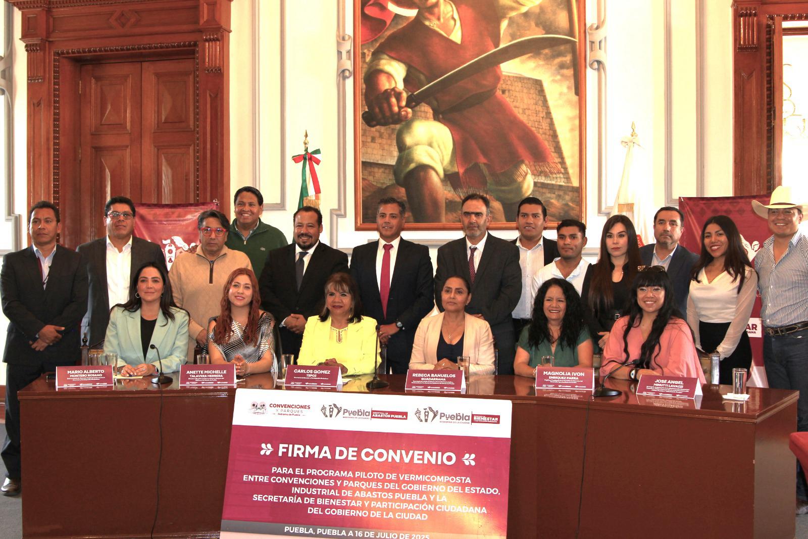 Transformarán desechos en fertilizante para campesinos poblanos con nuevo convenio municipal