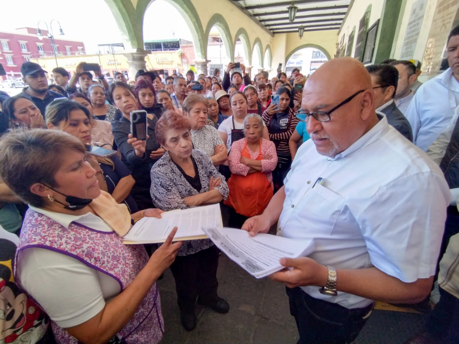 Comerciantes del Mercado Cosme del Razo entregan pliego petitorio al Ayuntamiento de San Pedro Cholula