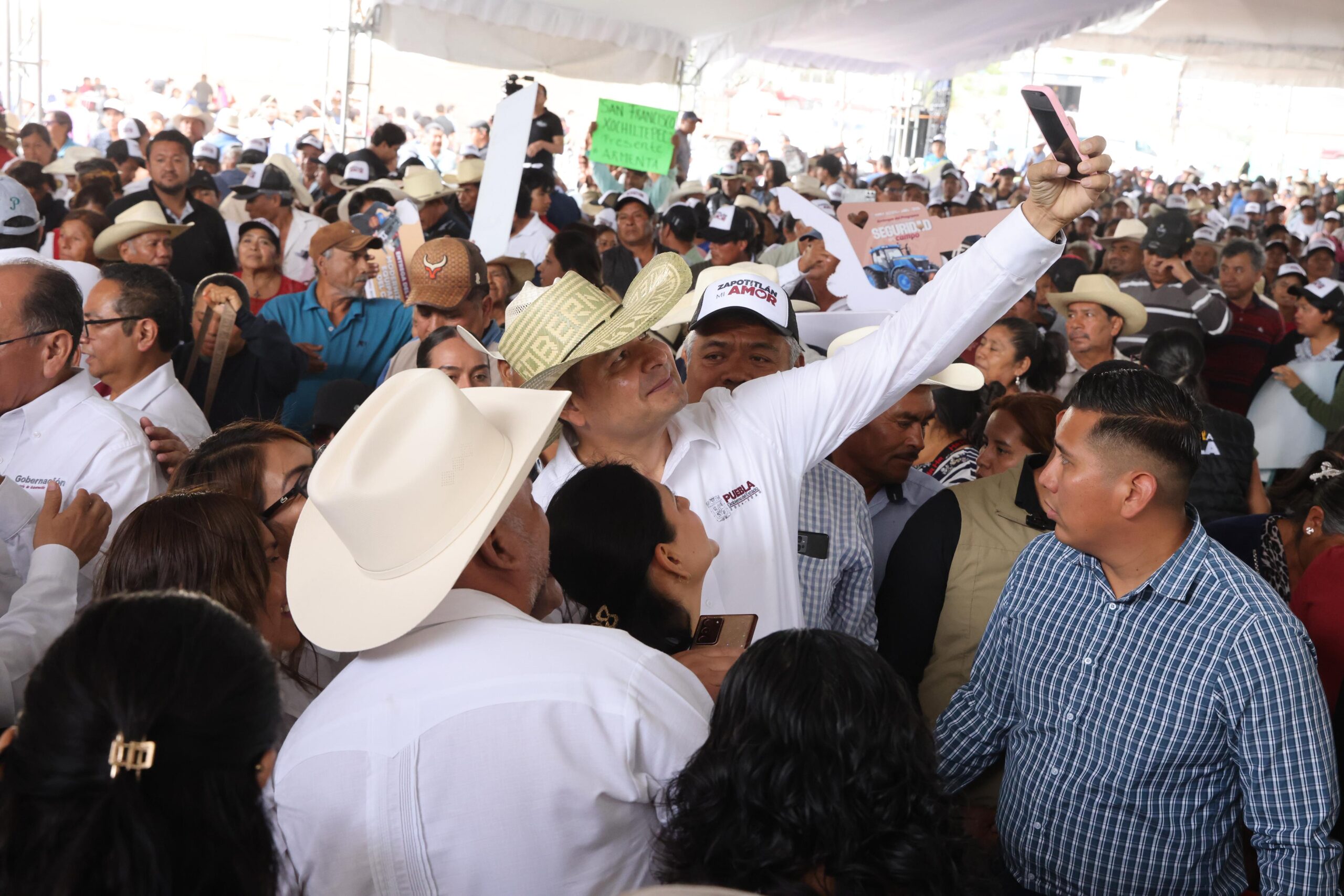 Acelera Armenta el desarrollo de la Sierra Negra con apoyos comunitarios y al campo