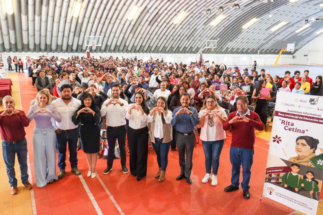 Entregan tarjetas de la Beca Universal “Rita Cetina” en San Pedro Cholula