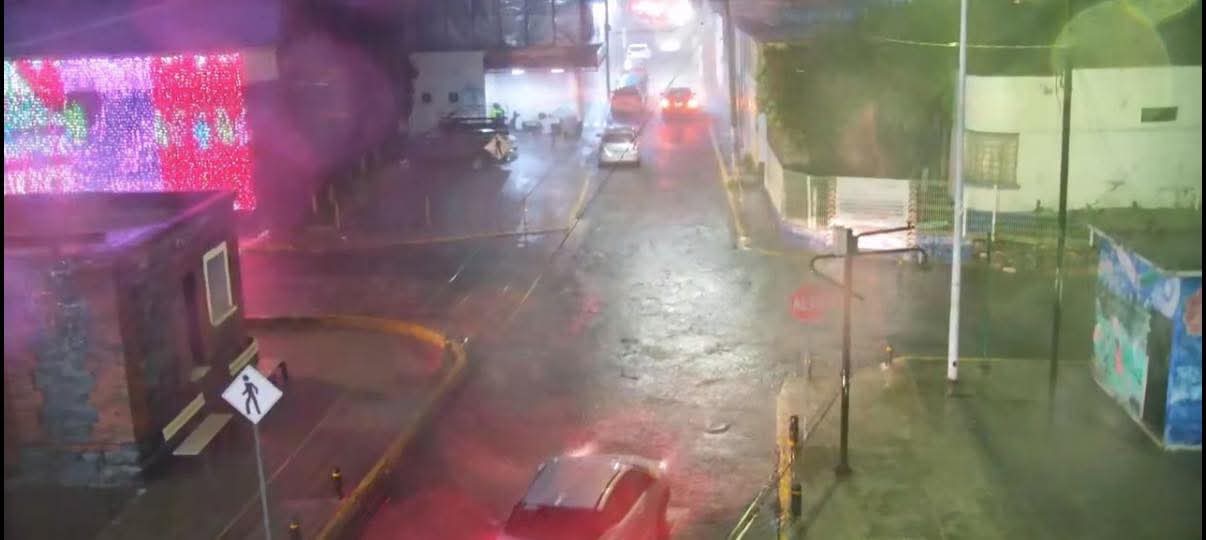 Atlixco se desborda: tromba inunda calles y pone en riesgo viviendas