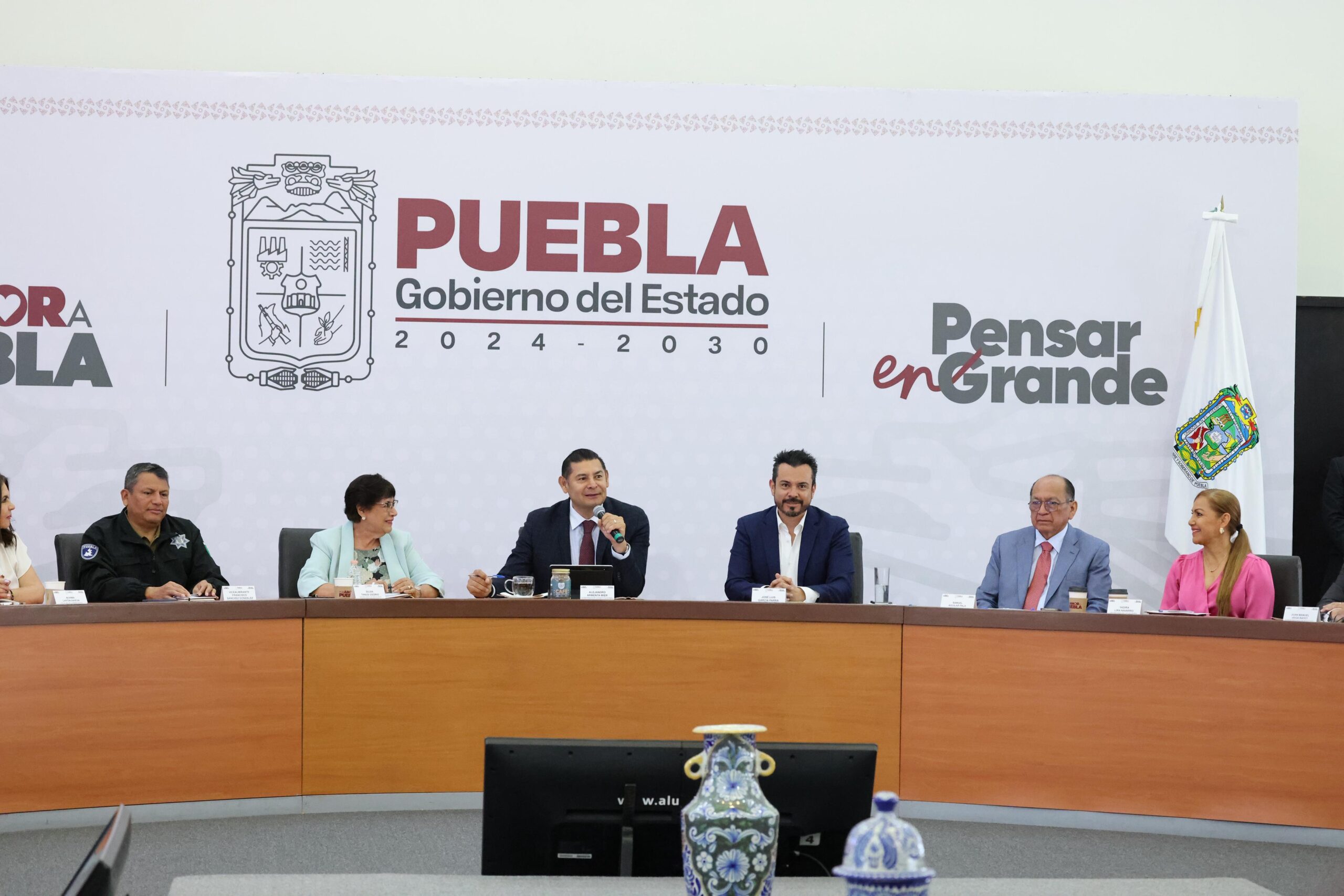Armenta exige a alcaldes no intervenir en el transporte: “Se acabó la fiesta”