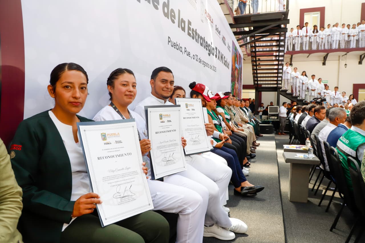 Rectora Lilia Cedillo da la bienvenida a estudiantes de Derecho y Economía