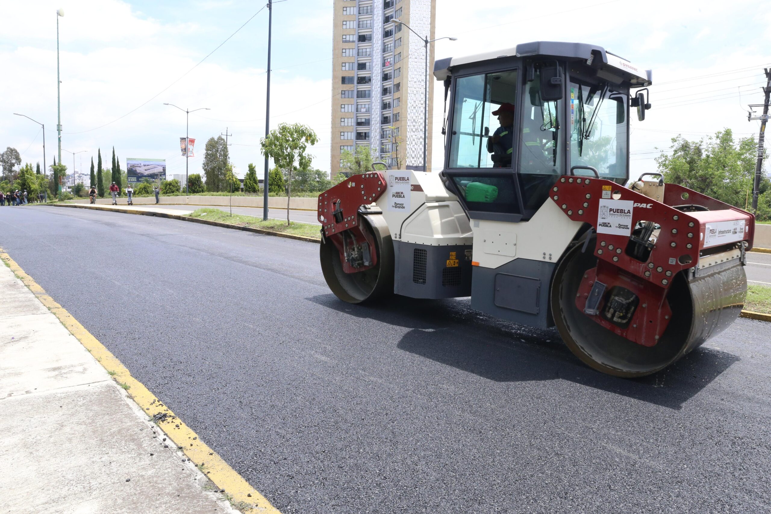A toda máquina y con respaldo federal, Puebla recupera vialidades