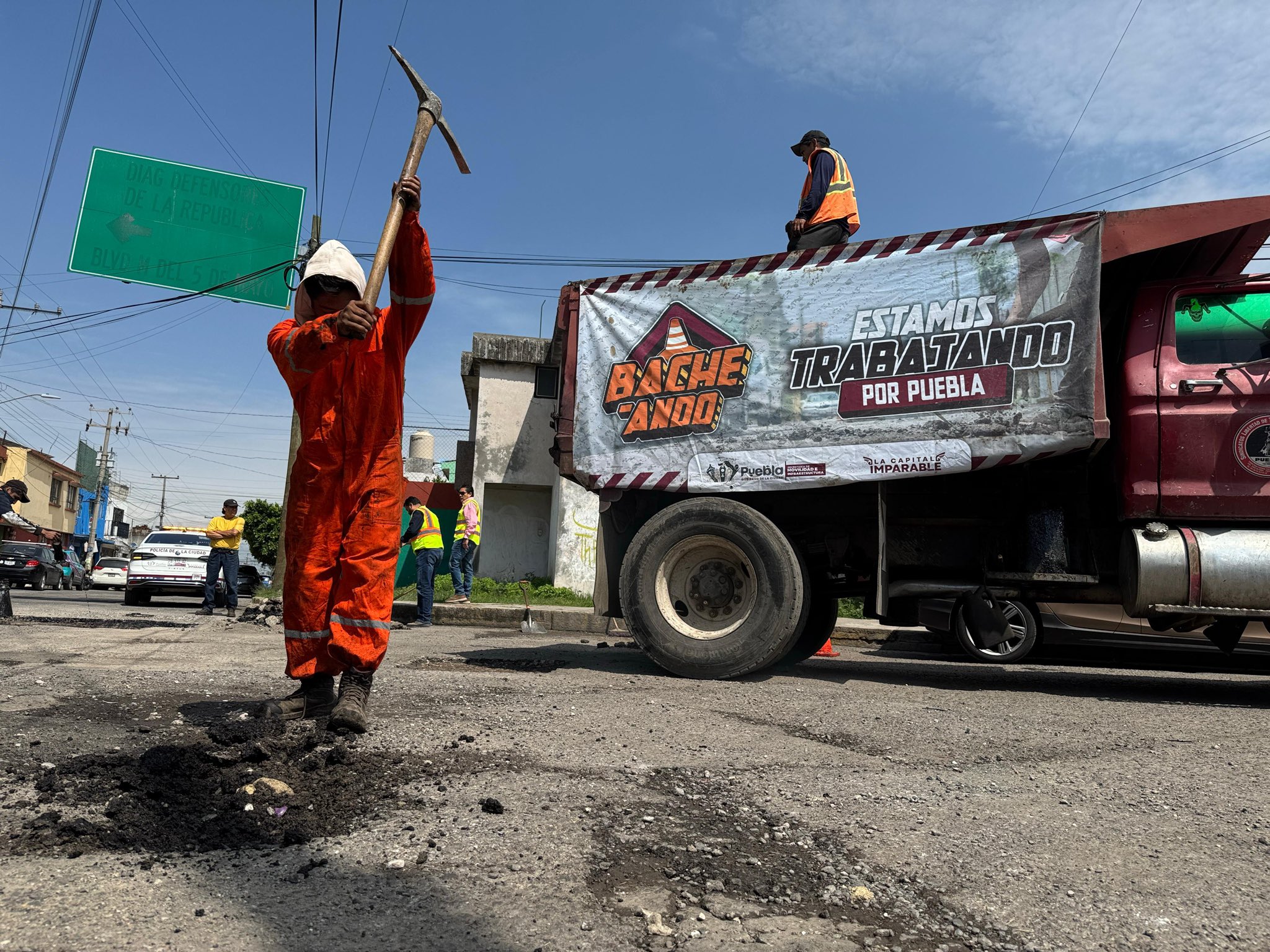 Armenta pide a Pepe Chedraui atender baches en el Centro Histórico