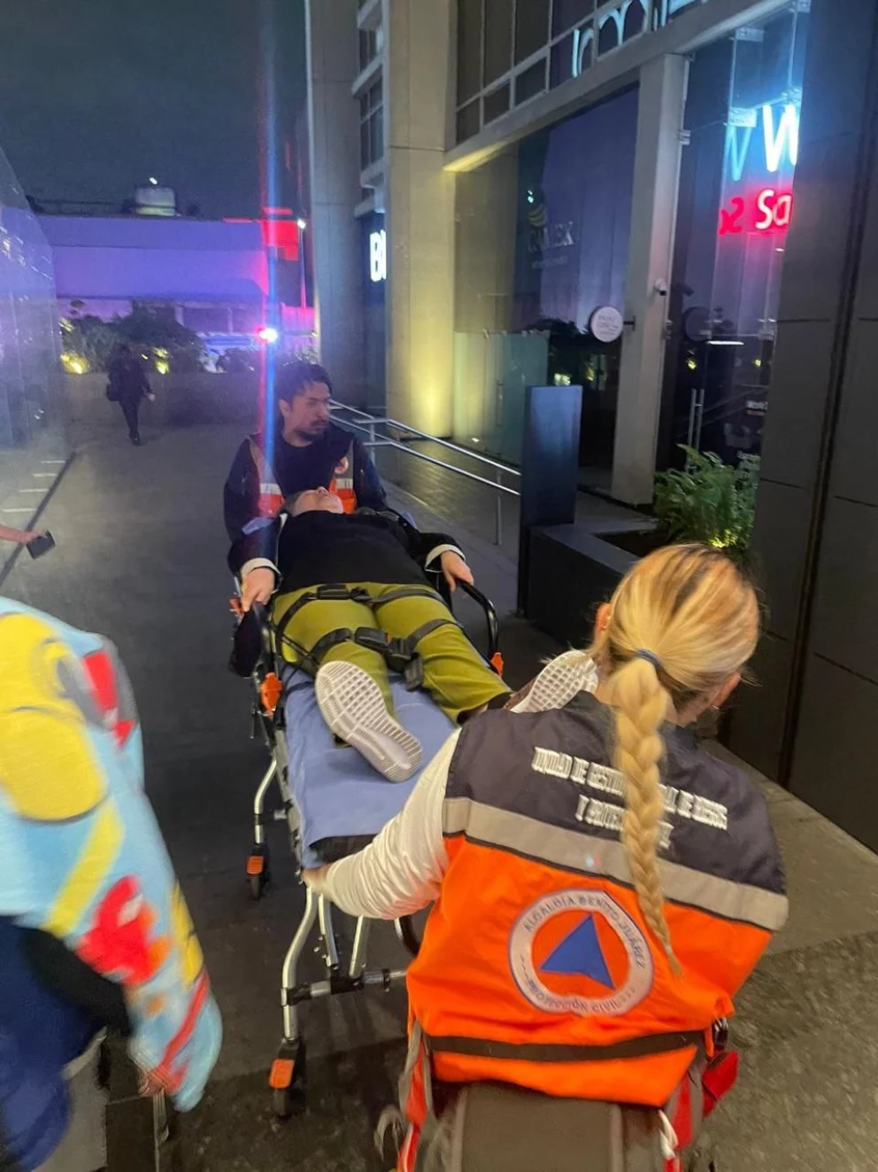 Se desploma elevador en Plaza Mitikah; dos lesionados y suspensión temporal de actividades