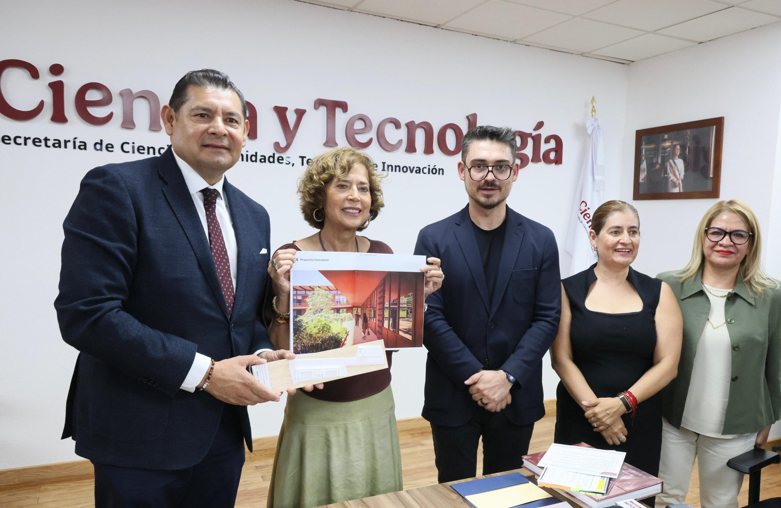 Autos de Olinia suplirán a mototaxis: SEGOB