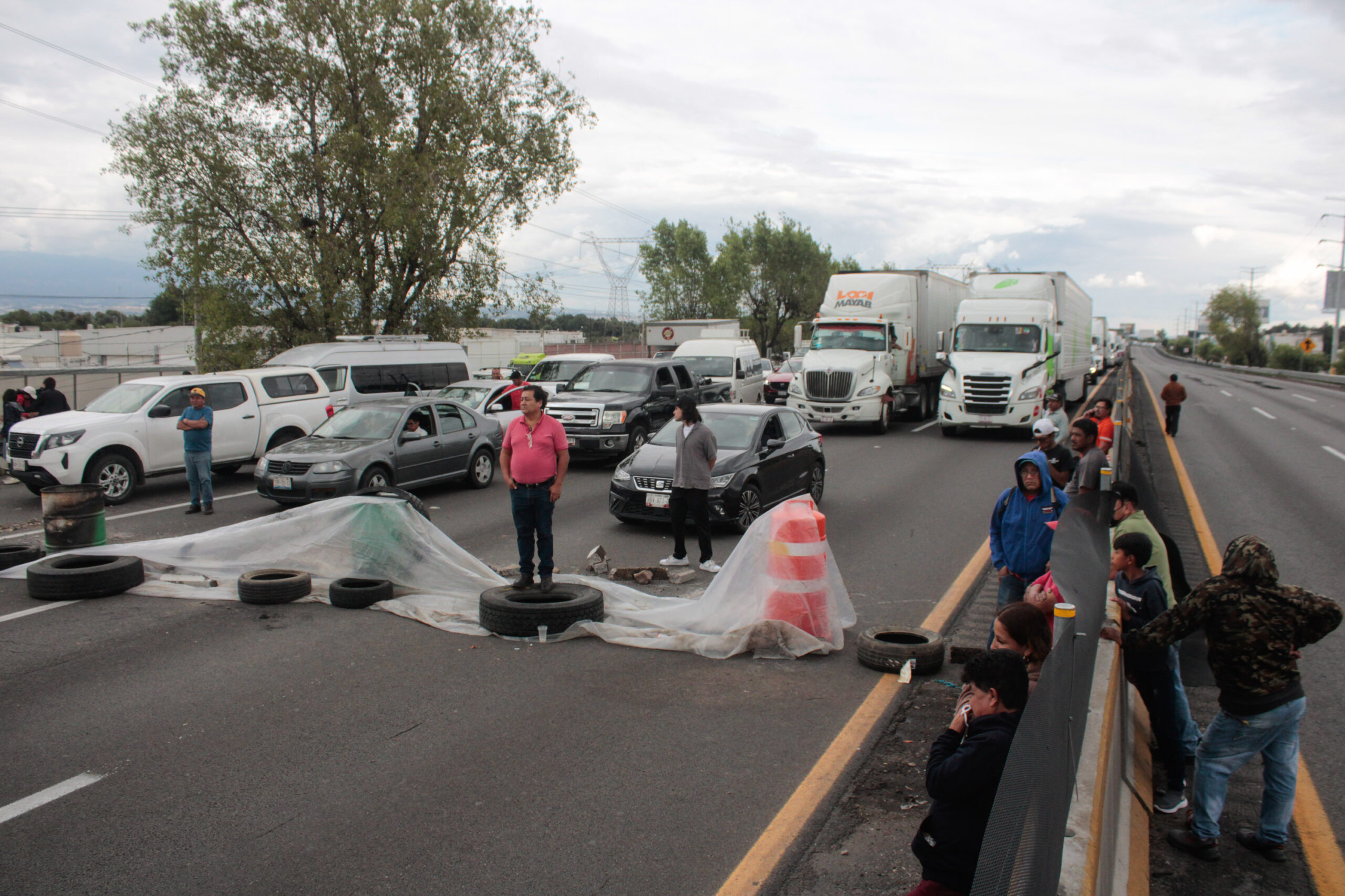 Vinculan a proceso a «defensores del agua» por bloqueo en la México–Puebla