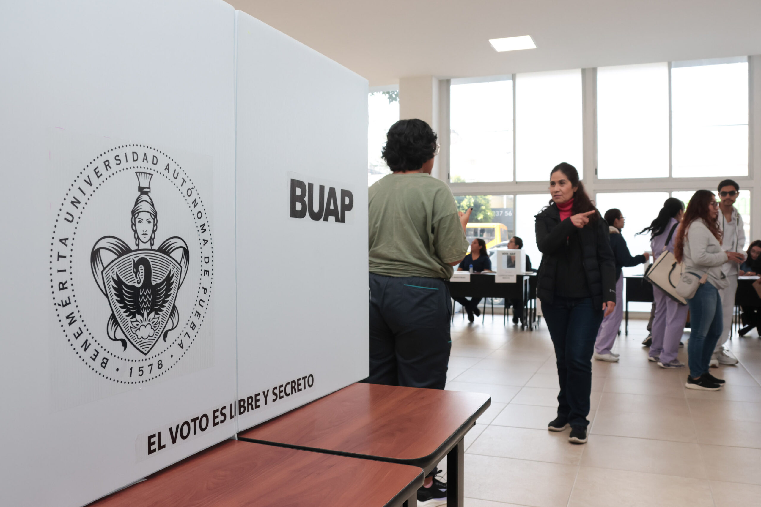 Jornada electoral pacífica en la BUAP; resultados preliminares se conocerán antes de la medianoche