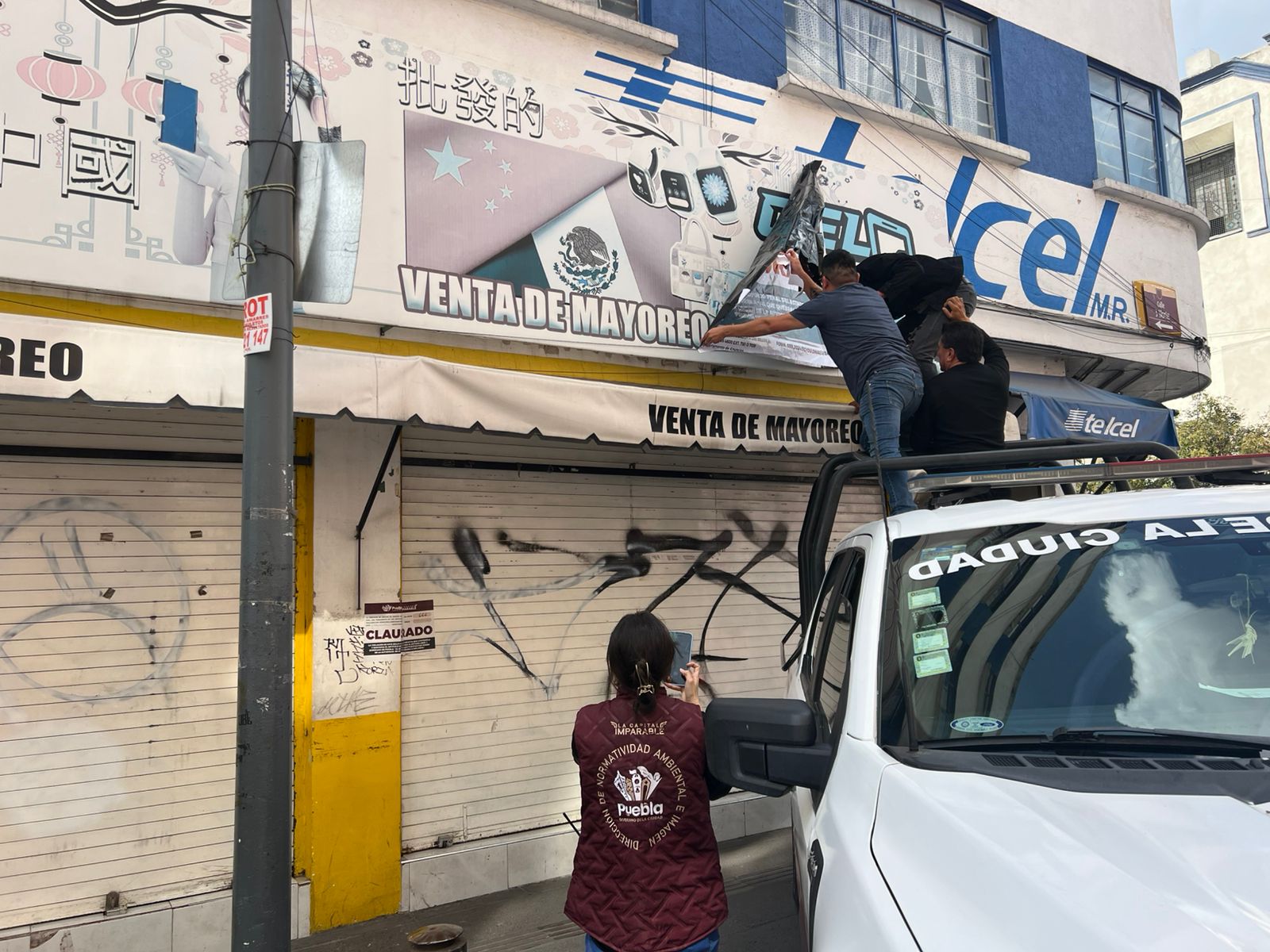 Clausuran 17 negocios en operativo contra comercios con mercancía china