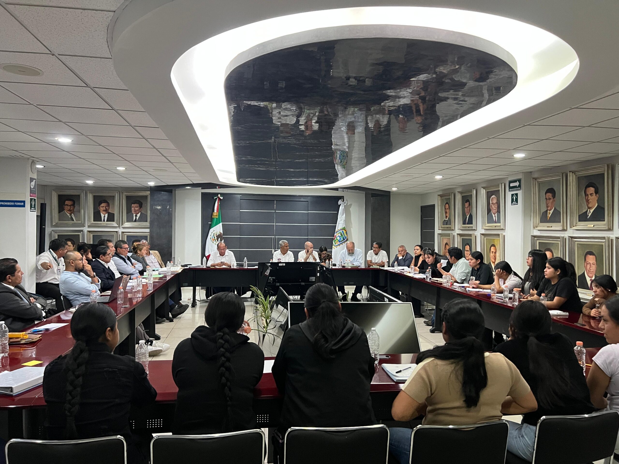 Gobierno y normalistas de Teteles acuerdan supervisión de la CEDH y revisión de matrícula