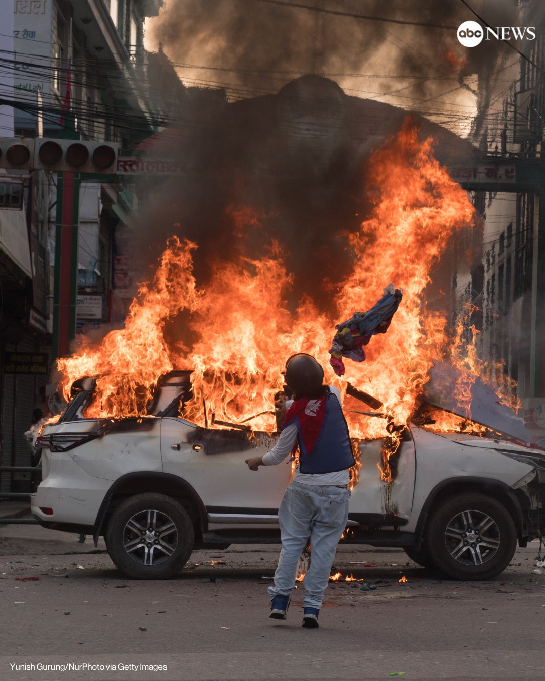 Pese a renuncia del primer ministro, continúan protestas en Nepal; suman al menos 19 muertos