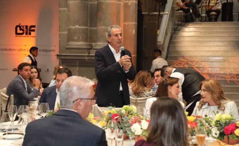 Comida con causa del DIF recauda fondos para escuela de niños con síndrome de Down