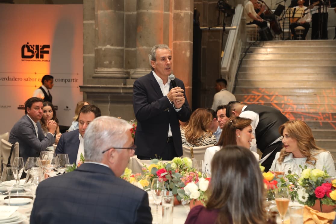 Comida con causa del DIF recauda fondos para escuela de niños con síndrome de Down