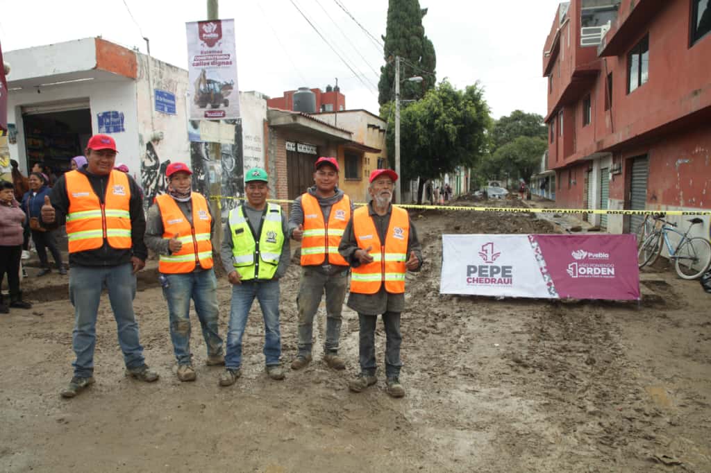 Pepe Chedraui cumple en Los Cerritos: inicia la pavimentación de la calle 20 de Noviembre