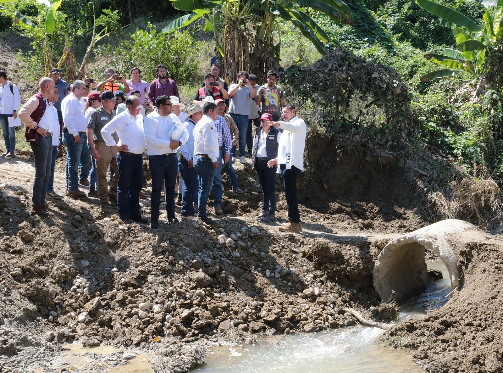 Armenta anuncia reconstrucción de 850 viviendas en la Sierra Norte