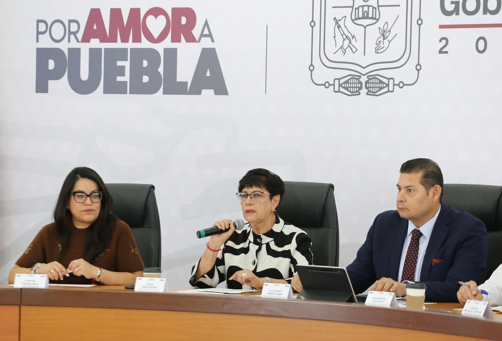 Gobierno de Puebla anuncia apoyos históricos para transportistas: 20% de enganche a fondo perdido y certificación a 20 pesos