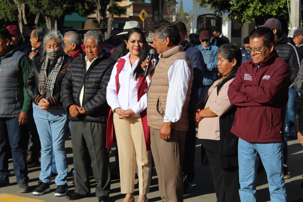 Continúa Tonantzin Fernández rehabilitando vialidades de San Pedro Cholula