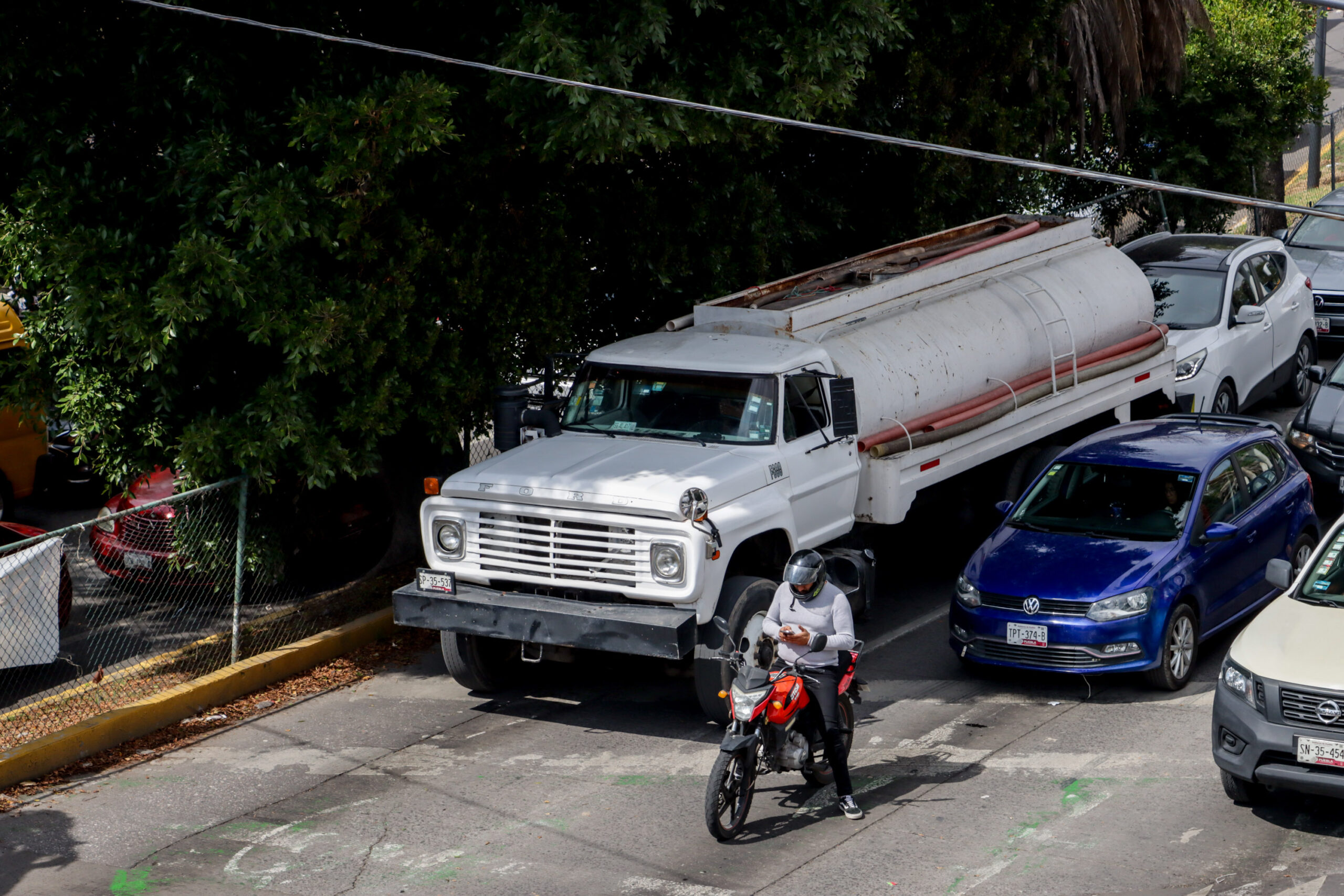 Diputado Alejandro Carvajal plantea regular negocio de pipas ante desabasto y mercado informal de agua en Puebla