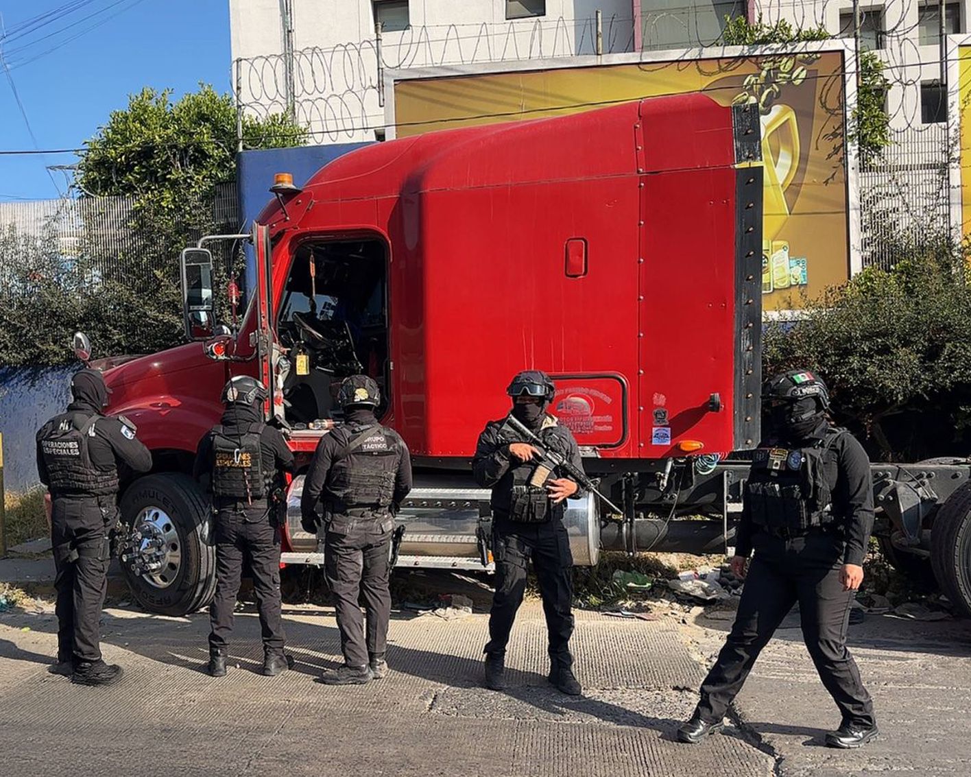Recuperan tráiler robado en Central de Abasto con operativo Puebla Segura