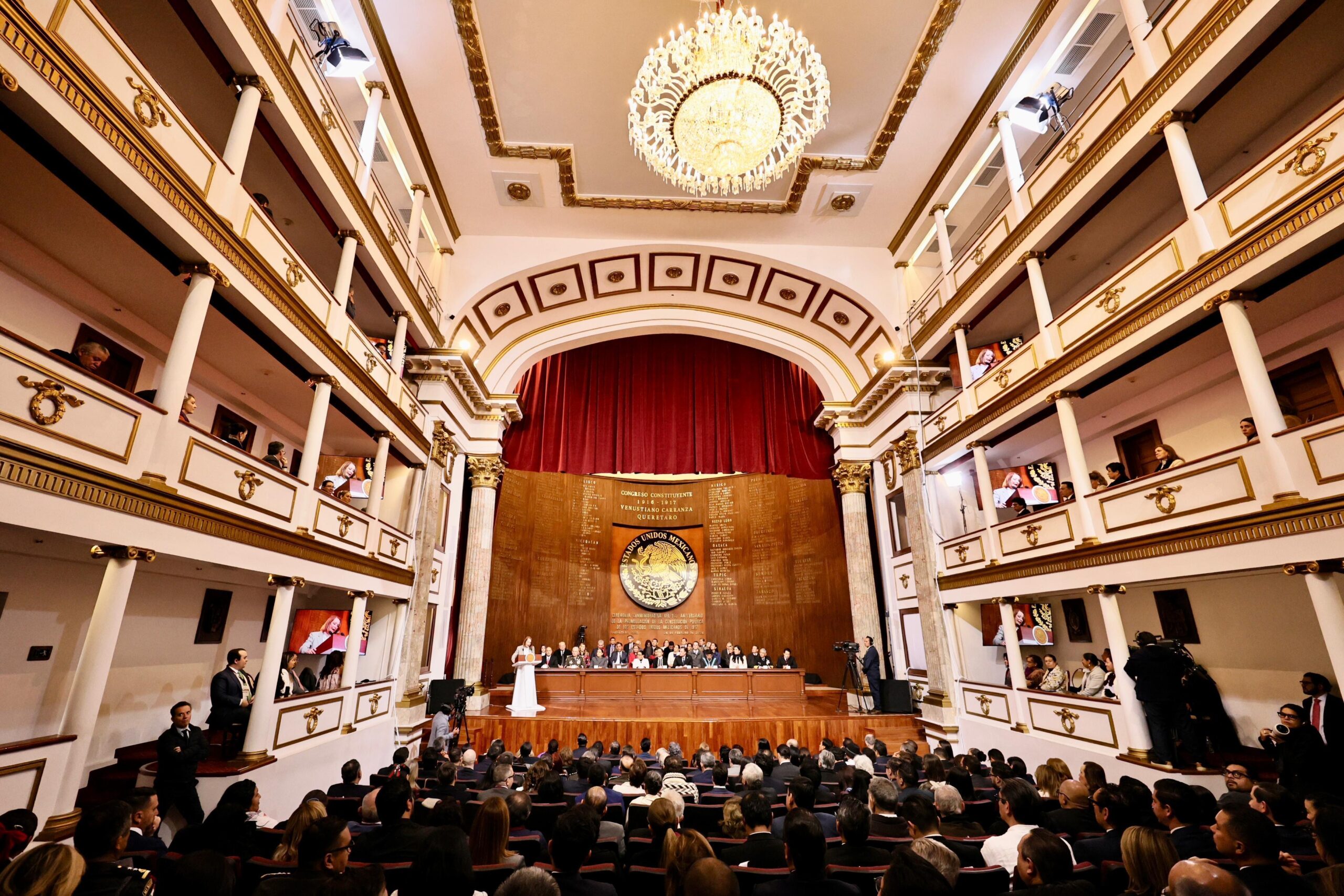 Armenta llama a la unidad nacional para defender la soberanía en aniversario de la Constitución