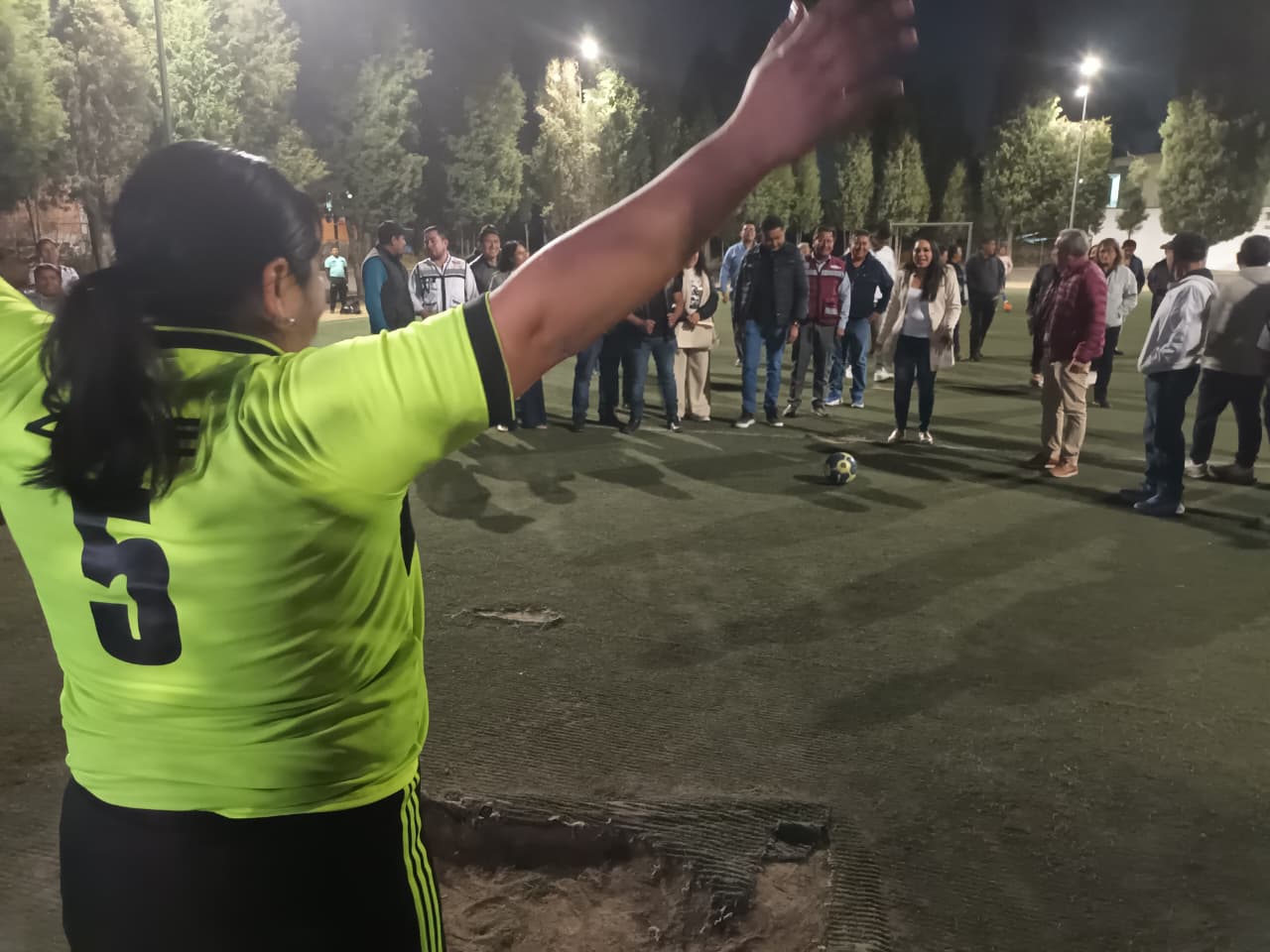 Entrega Tonantzin Fernández modernización del alumbrado en la Unidad Deportiva de San Diego Cuachayotla