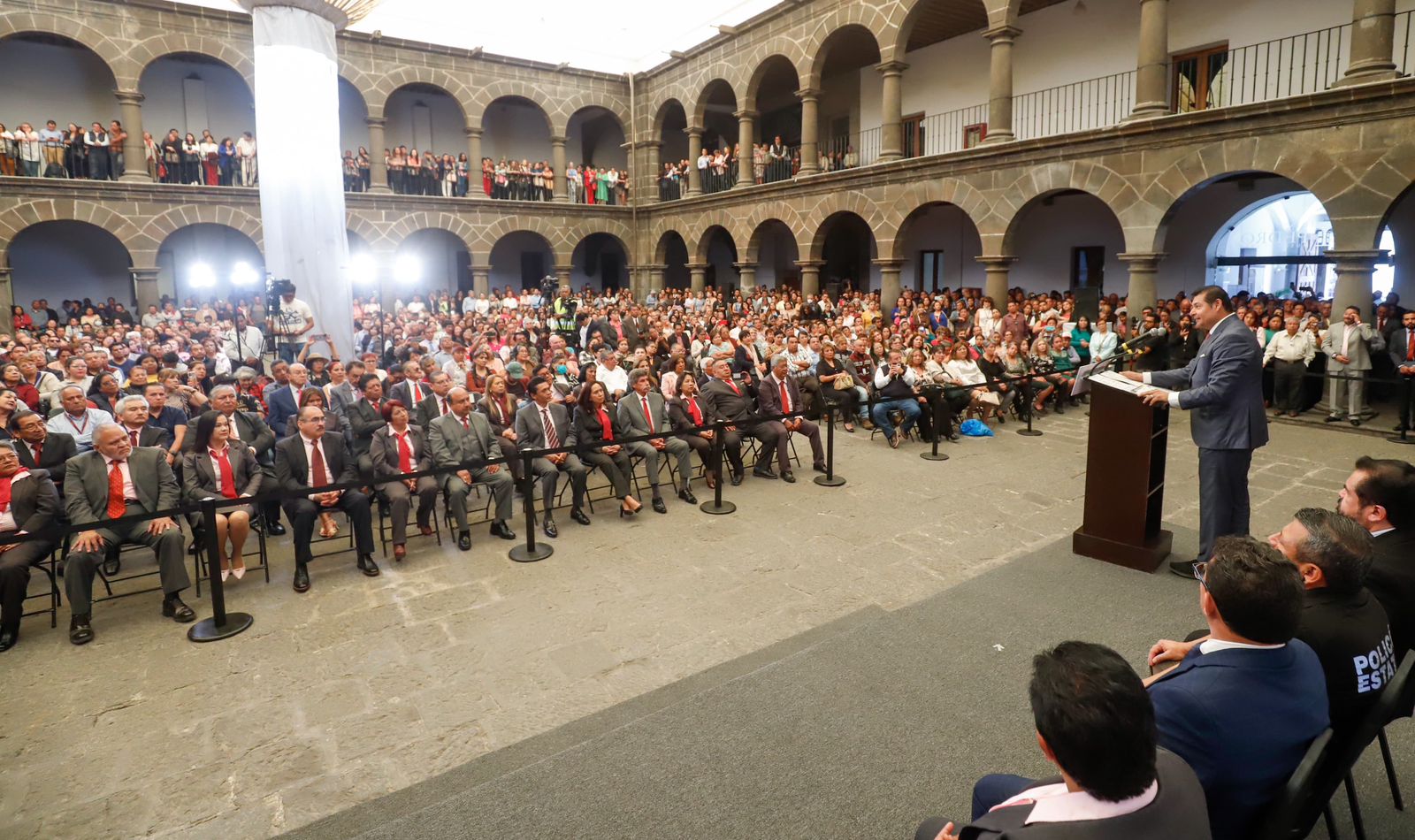 Armenta se acerca al sindicato burócrata y promete resolver rezagos históricos