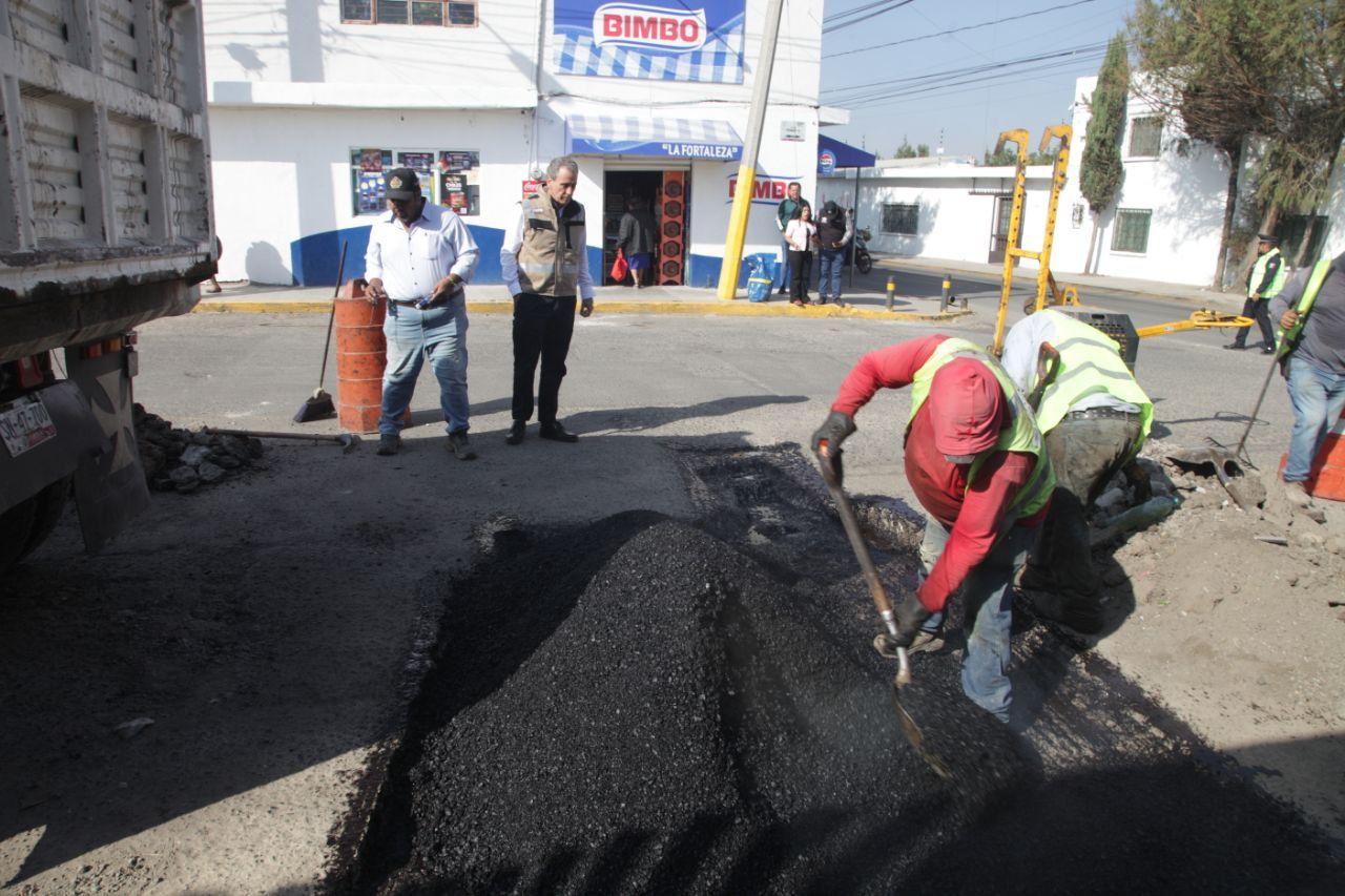 Pepe Chedraui no suelta el asfalto: mantiene supervisión de bacheo en toda la ciudad