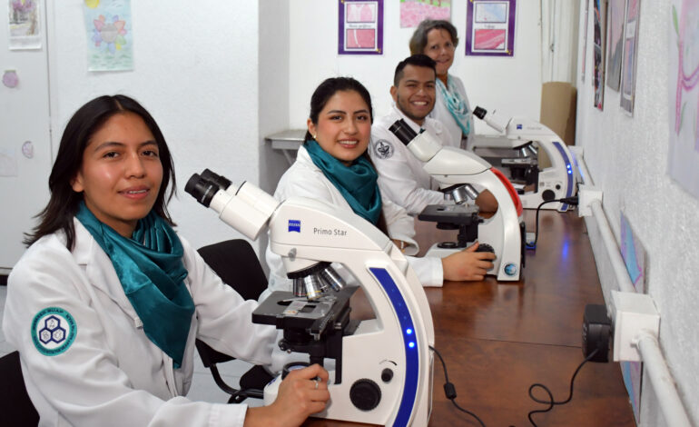BUAP lleva ciencia con causa a Infomatrix: estudiantes ponen foco en salud infantil