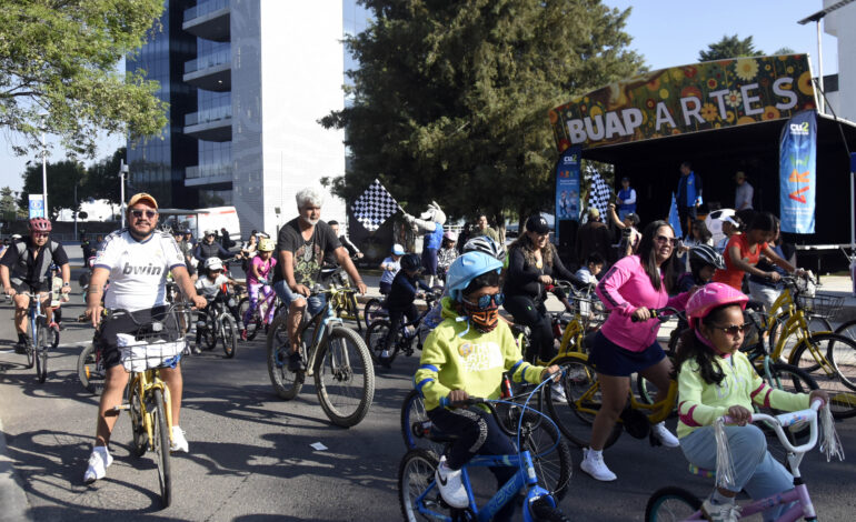 BUAP celebra a la niñez con rodada universitaria en CU