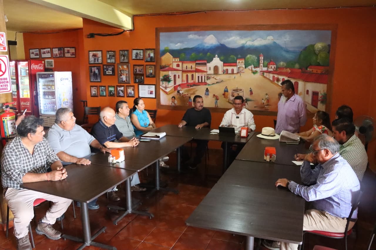 Mixteca en la mesa: empresarios piden reglas claras y Gaspar toma nota