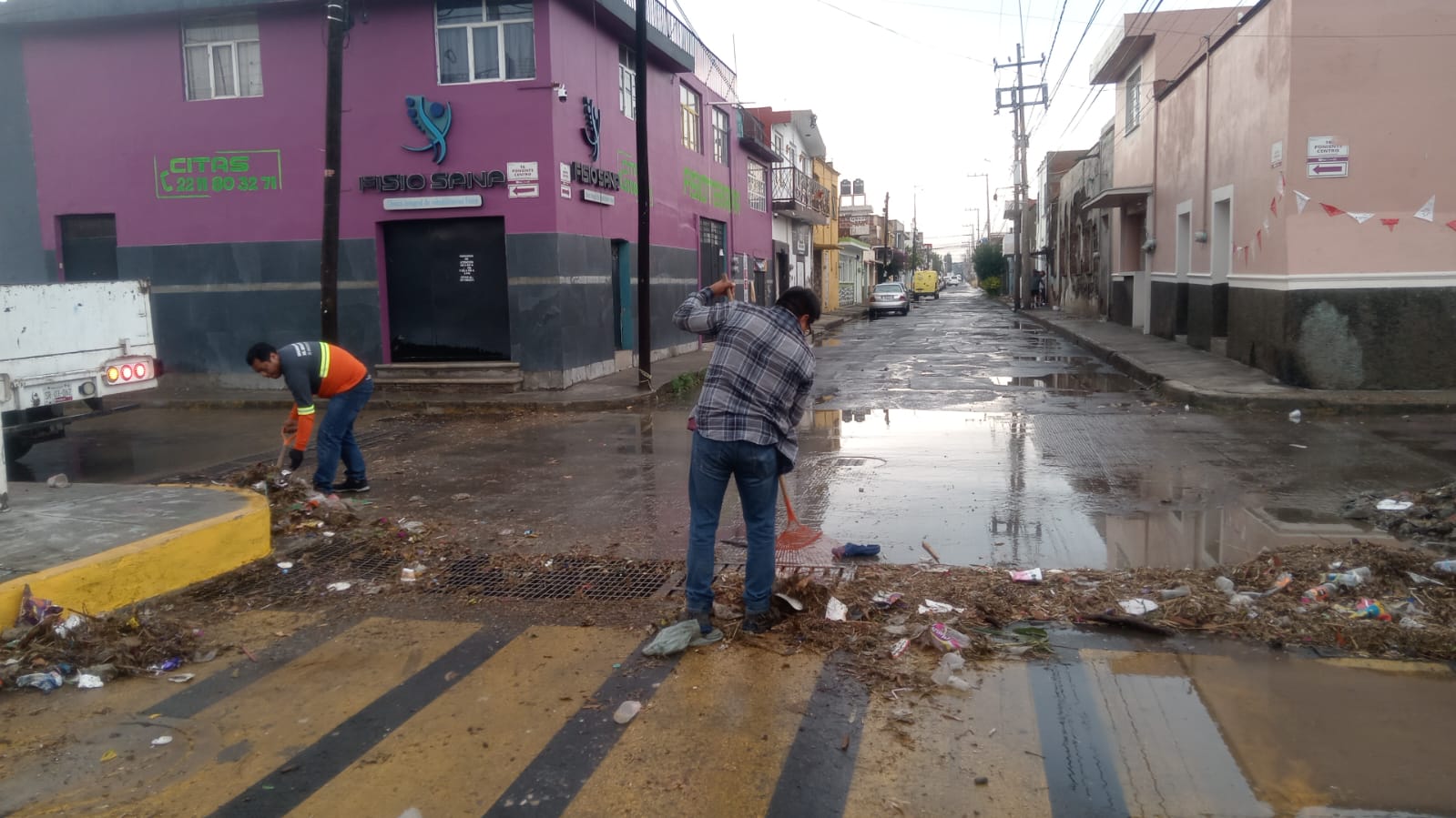 Lluvia exhibe basura: Cholula destapa drenajes y urgencias