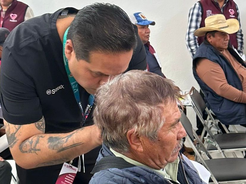Puebla escucha mejor: entregan más de 470 auxiliares auditivos en 30 municipios