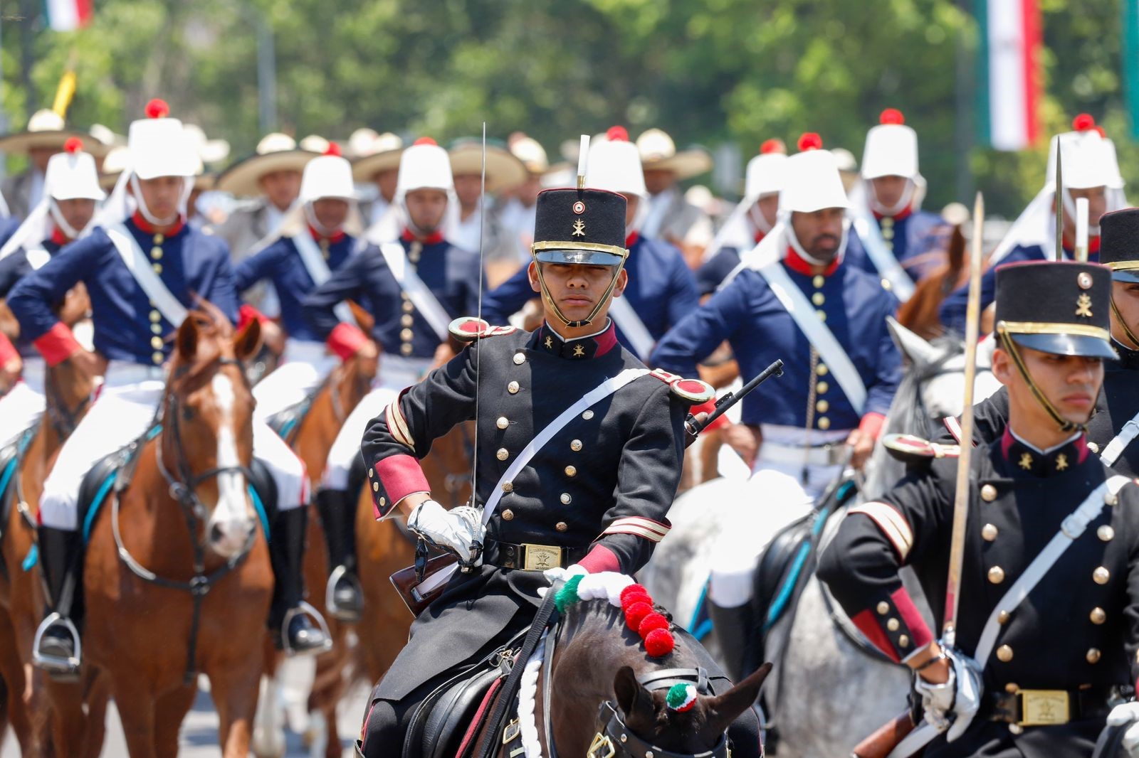 El 5 de Mayo vuelve a su ruta: desfile retoma el bulevar y abre espacio al público