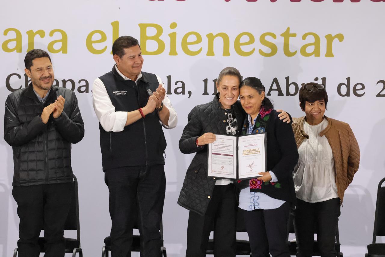 Vivienda sin deuda: entregan créditos liquidados y casas en Puebla