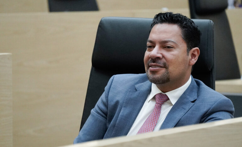 Andrés Villegas niega “desbandada” en Morena rumbo al 2027 y advierte sobre guerra interna con bardas adelantadas