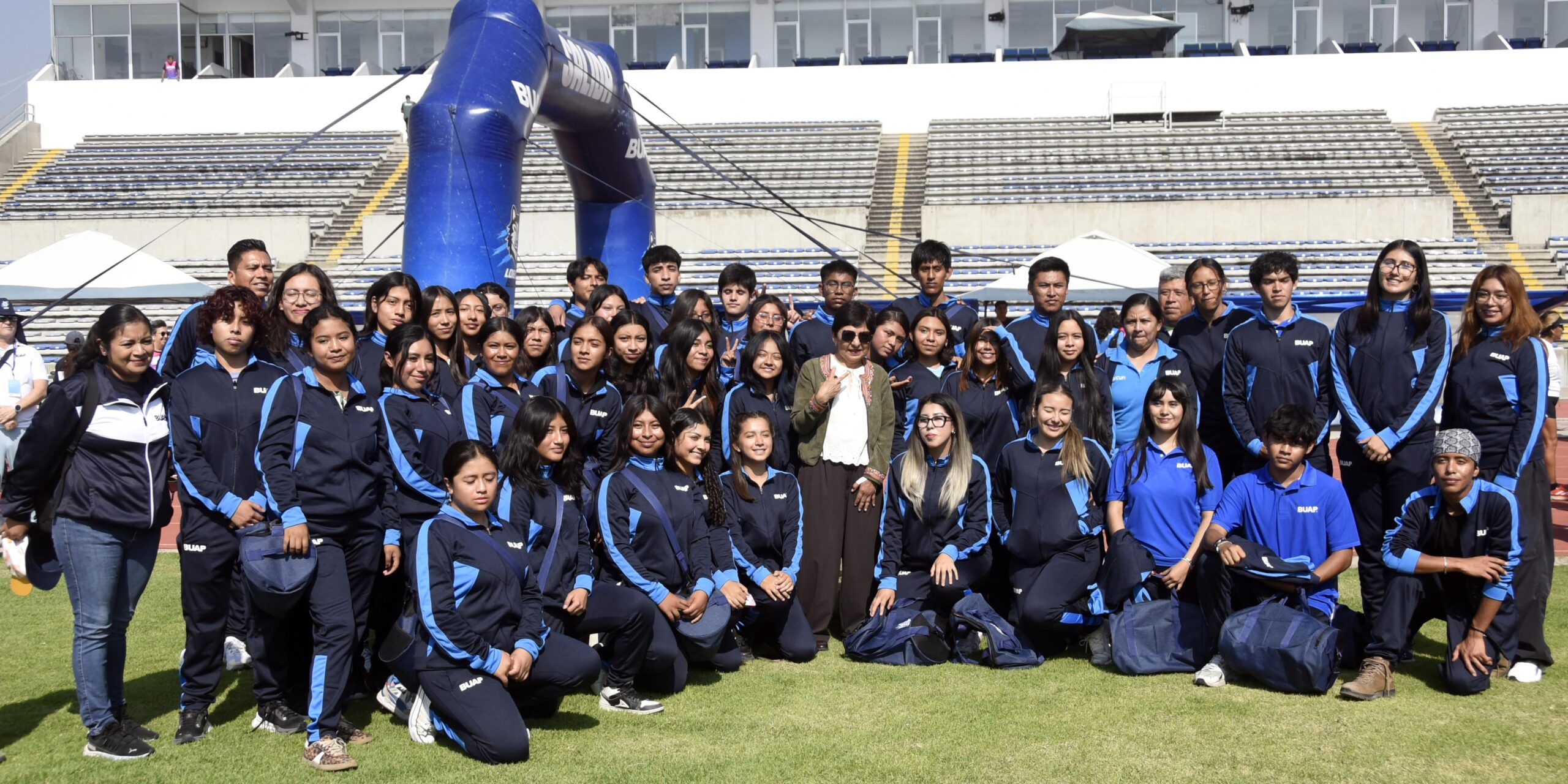 Madres, tenis y orgullo universitario: BUAP corre y abandera a sus atletas