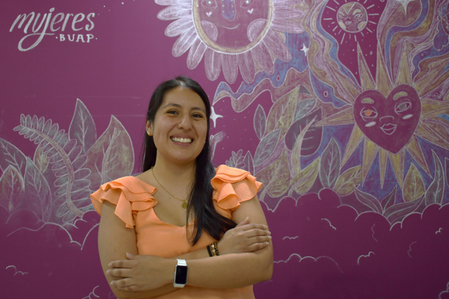 Egresada BUAP gana premio nacional con tesis sobre desgaste emocional en psicólogas