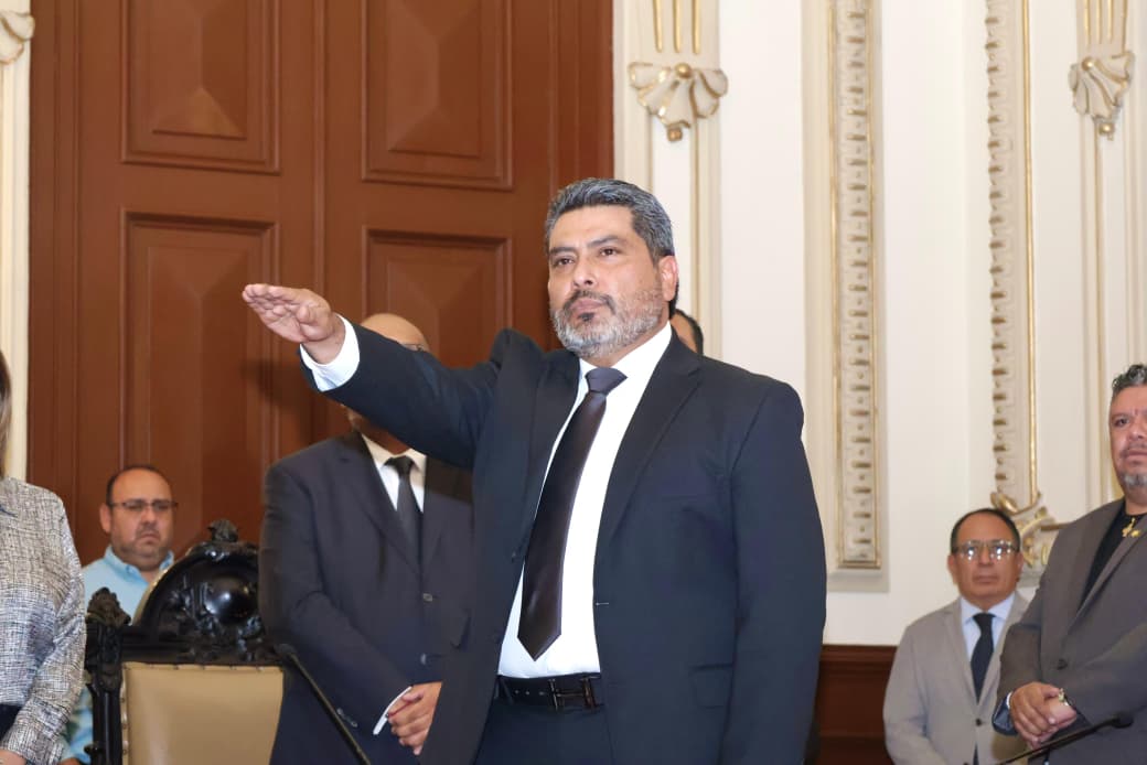 Cabildo de Puebla designa a Alfonso Aguilar como nuevo secretario del Ayuntamiento