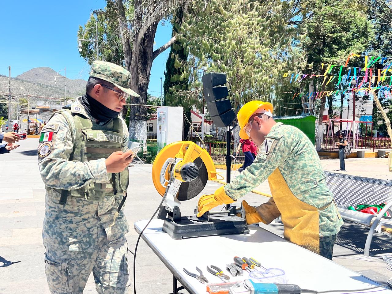 Oriental cambia armas por paz: familias entregan armamento en jornada de desarme