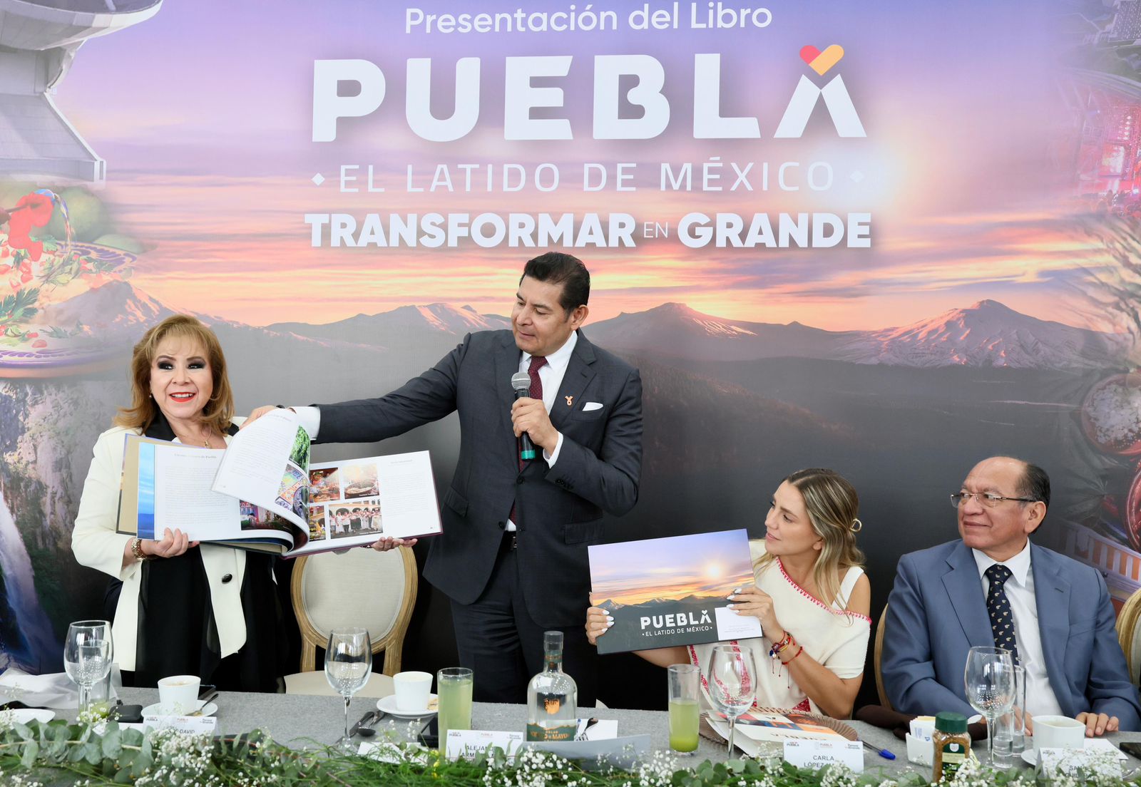 Puebla se vende al mundo entre mole, historia y Michelin: Armenta lanza libro para presumir al estado