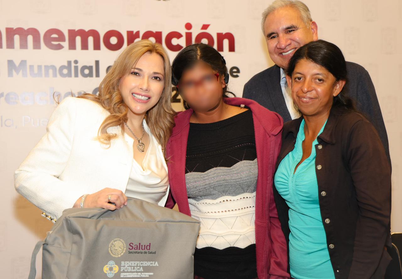 Auxiliares auditivos cambian la vida de niñas y niños con Síndrome de Treacher Collins en Puebla