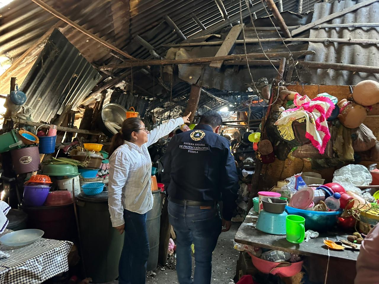 Gobierno de Puebla entrega apoyos a familias afectadas por lluvias y vientos en Pantepec