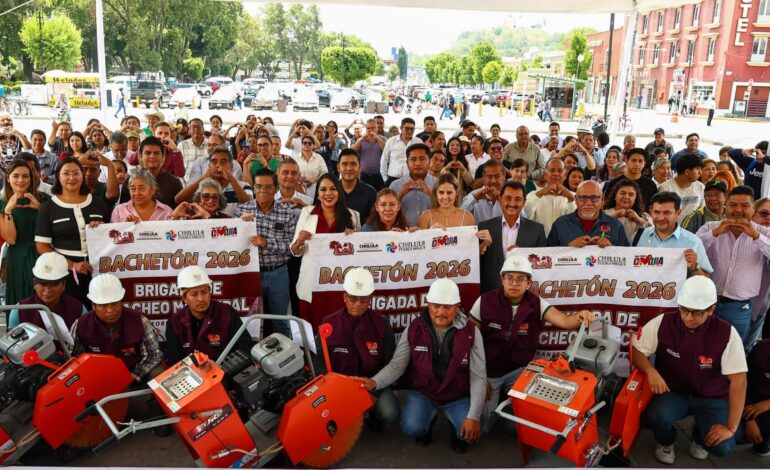 Tonantzin mete acelerador al “Bachetón” y compra maquinaria propia para reparar calles en Cholula