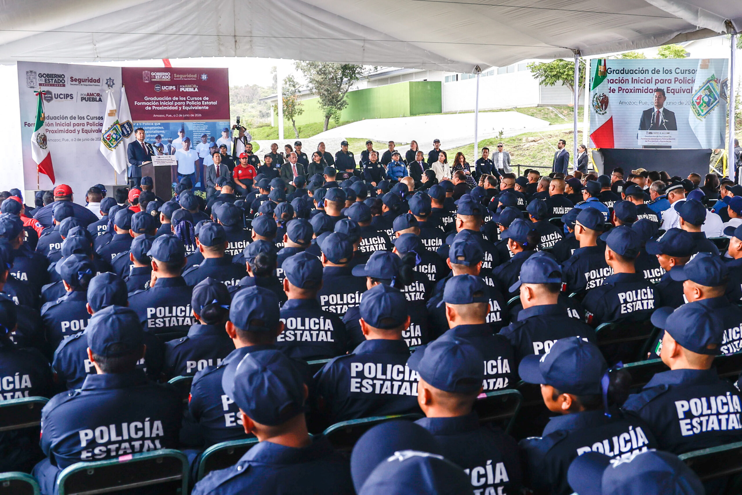 Armenta gradúa a 328 policías y les exige combatir la corrupción con el ejemplo