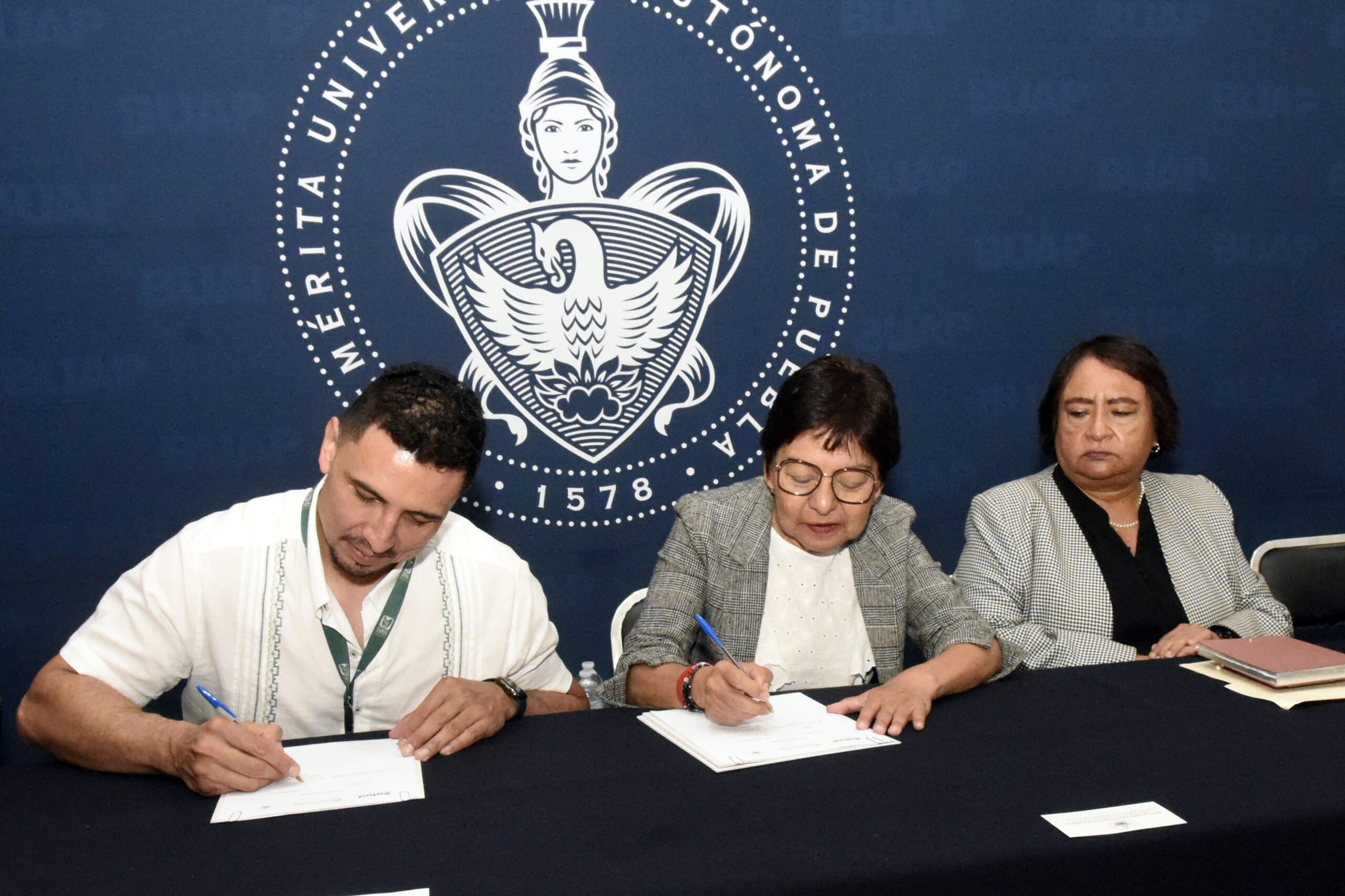 BUAP firma convenio con IMSS Bienestar y Servicios de Salud de Puebla