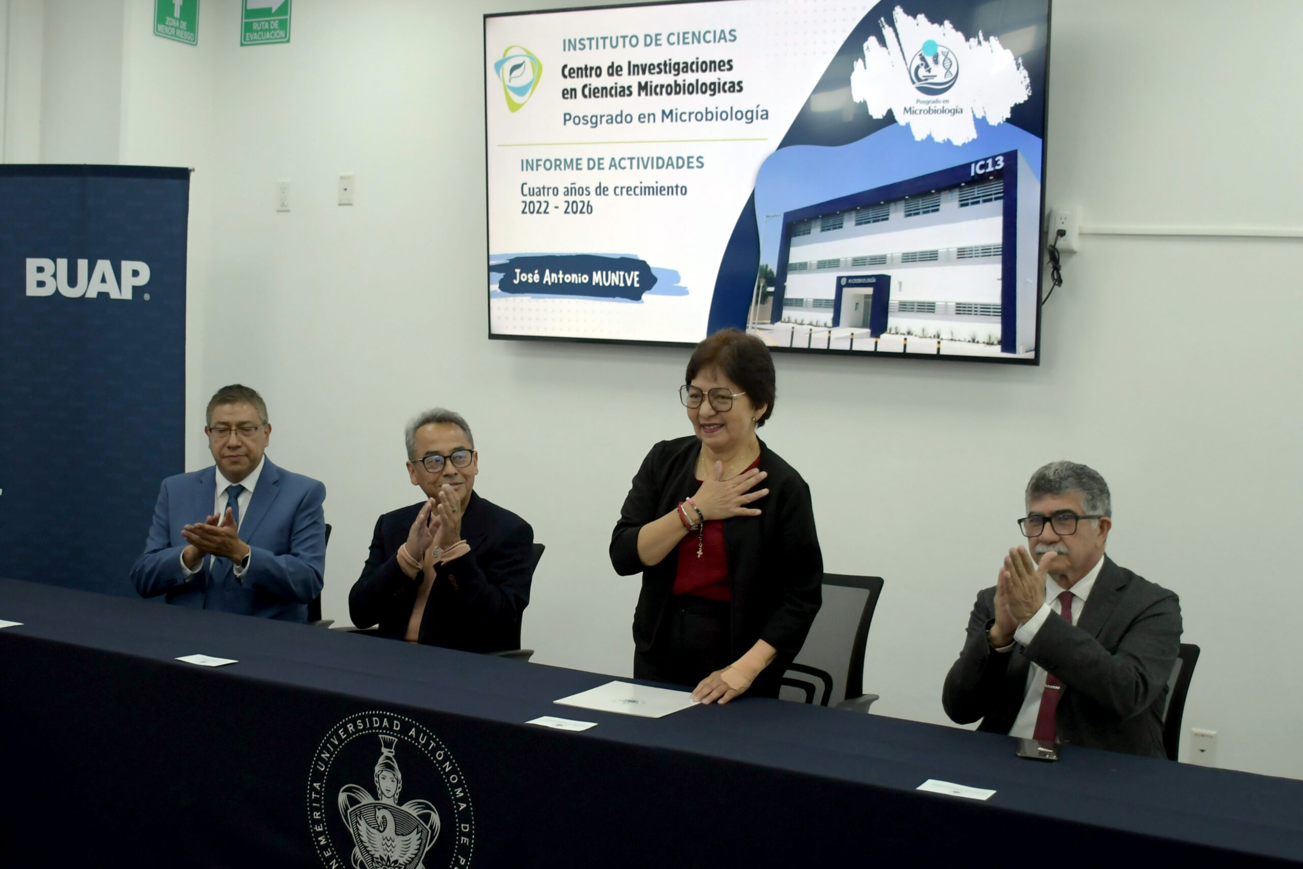 Lilia Cedillo reconoce la calidad académica del Posgrado en Microbiología de la BUAP