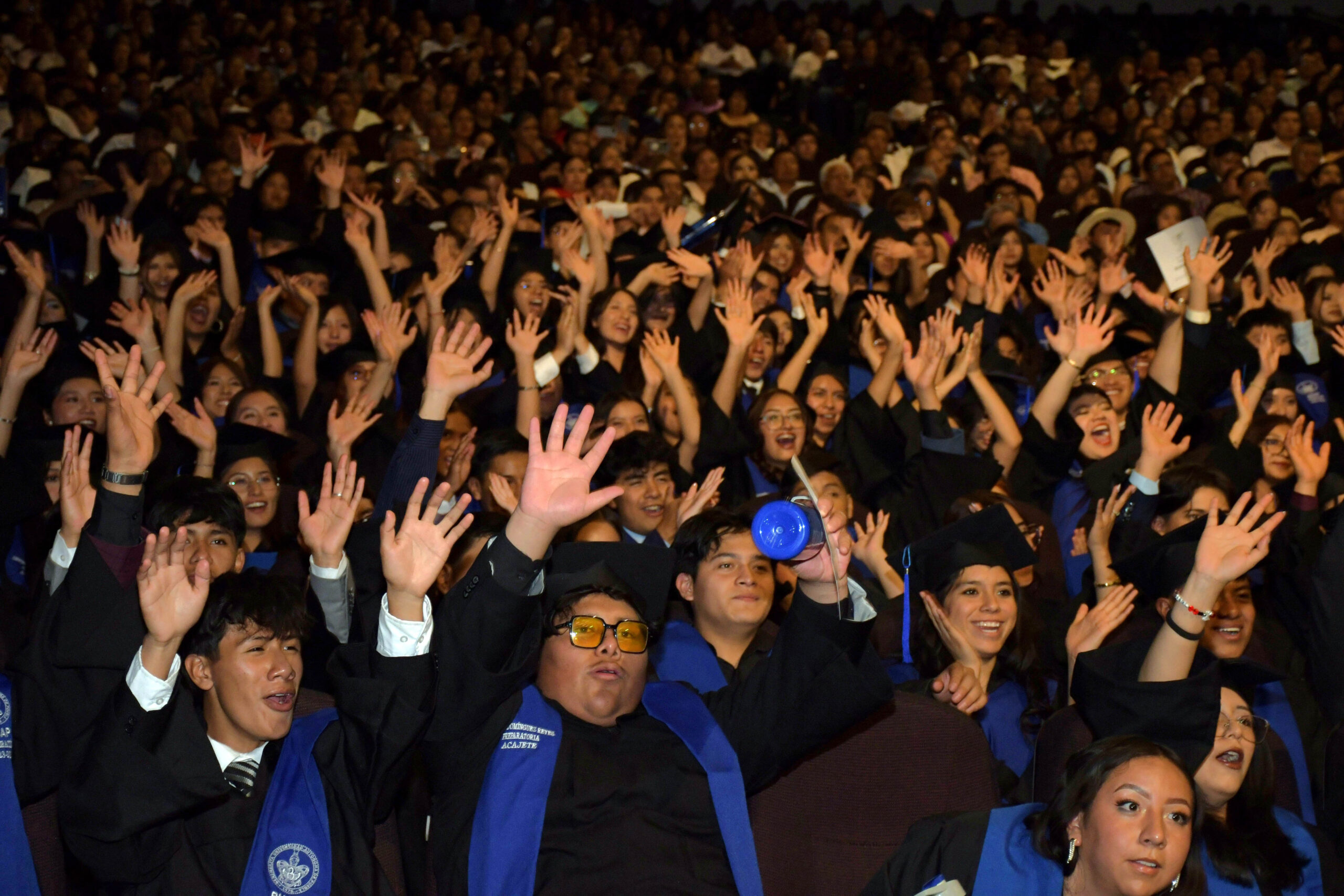 Lilia Cedillo despide a 478 bachilleres del Complejo Regional Centro