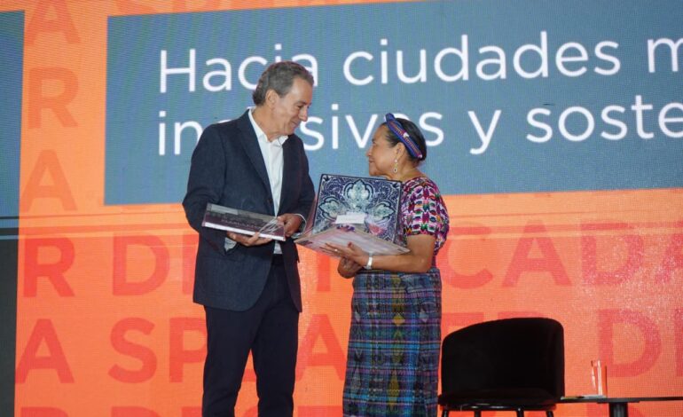Rigoberta Menchú participa en el cierre del Smart City Expo LATAM